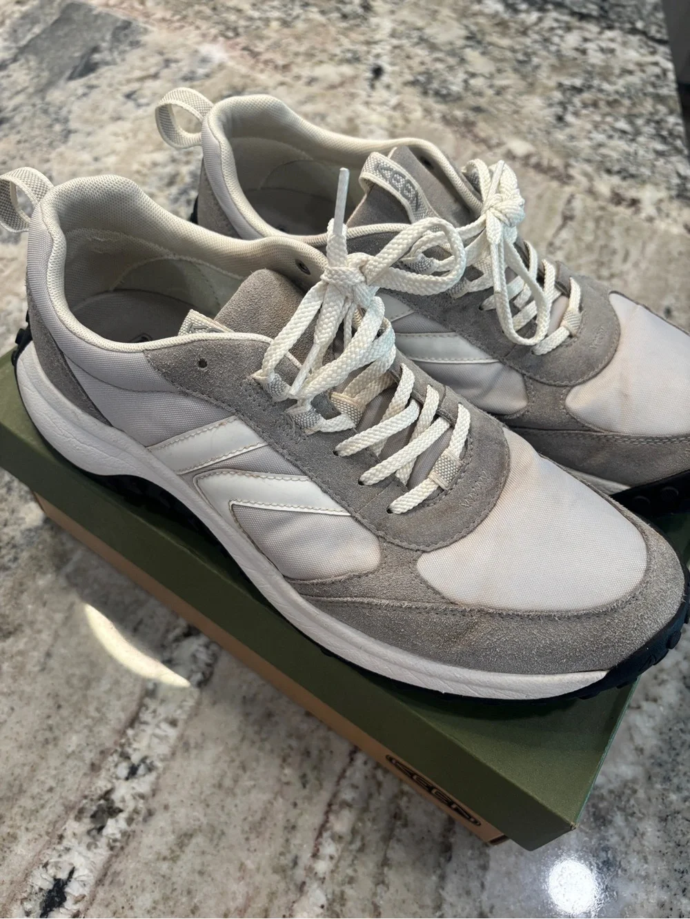 Keen men’s sneaker KS86 size 11 alloy/star white